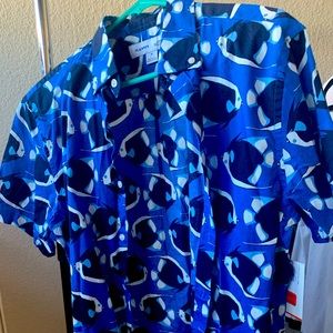 Medium sized short sleeve men’s casual shirt